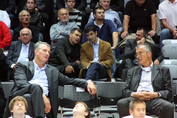 KK Zadar – Real Madrid, umirovljenje dresova 10 (Giuseppe Giergia) i 11 (Kresimir Cosic), Foto; Mladen Malik KK Zadar – Real Madrid, umirovljenje dresova 10 (Giuseppe Giergia) i 11 (Kresimir Cosic), Foto; Mladen Malik