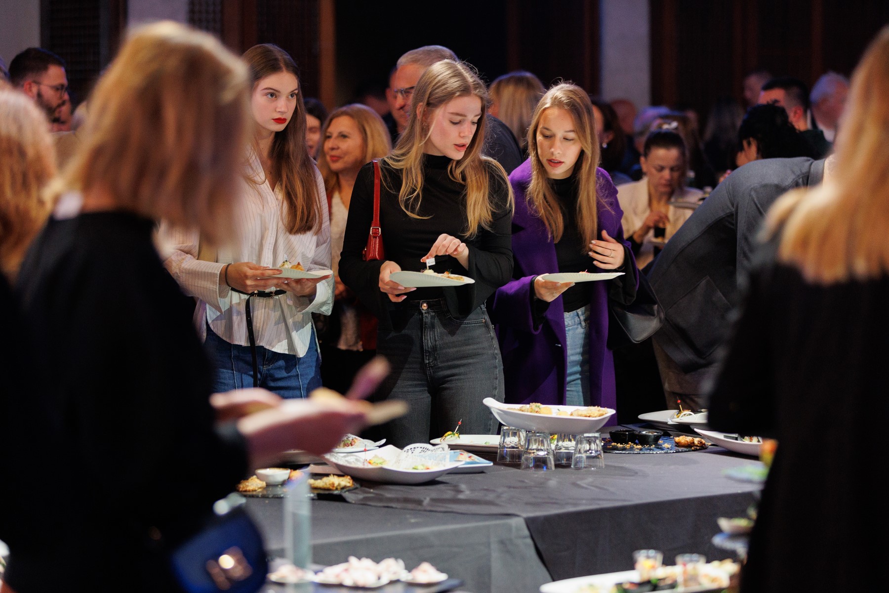 Gala večera japanskih i hrvatskih kuhara napunila Arsenal do posljednjeg mjesta Gala večera japanskih i hrvatskih kuhara napunila Arsenal do posljednjeg mjesta