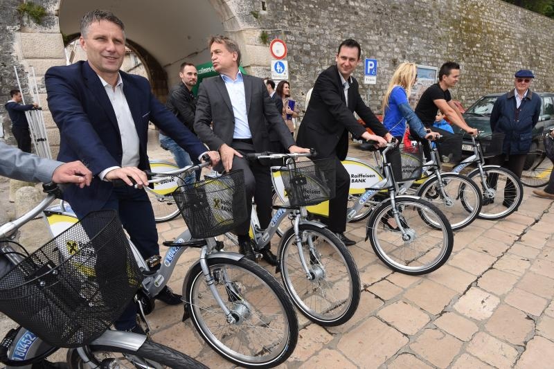 Od danas i Zadar ima nextbike sustav javnih bicikala. Na 4 lokacije moći će se iznajmiti ukupno 25 bicikala. Foto: Dino Stanin/PIXSELL Od danas i Zadar ima nextbike sustav javnih bicikala. Na 4 lokacije moći će se iznajmiti ukupno 25 bicikala. Foto: Dino Stanin/PIXSELL