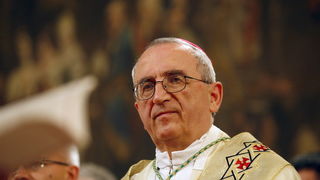 Zadar, 071010 Veceras u crkvi Sv. Sime zadarski nadbiskup Zelimir Puljic predao je relikvije (komad kosti sa noge) Svetog Simuna pravoslavcima – Teofilaktu metropolitu Jordana, vikaru za cijeli grcko-pravoslavni patrijarhat. Pravoslavcima je ovo obecao jo