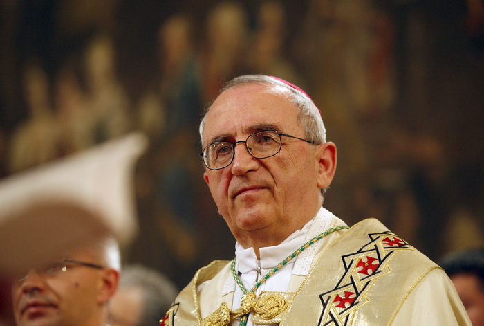 Zadar, 071010 Veceras u crkvi Sv. Sime zadarski nadbiskup Zelimir Puljic predao je relikvije (komad kosti sa noge) Svetog Simuna pravoslavcima – Teofilaktu metropolitu Jordana, vikaru za cijeli grcko-pravoslavni patrijarhat. Pravoslavcima je ovo obecao jo