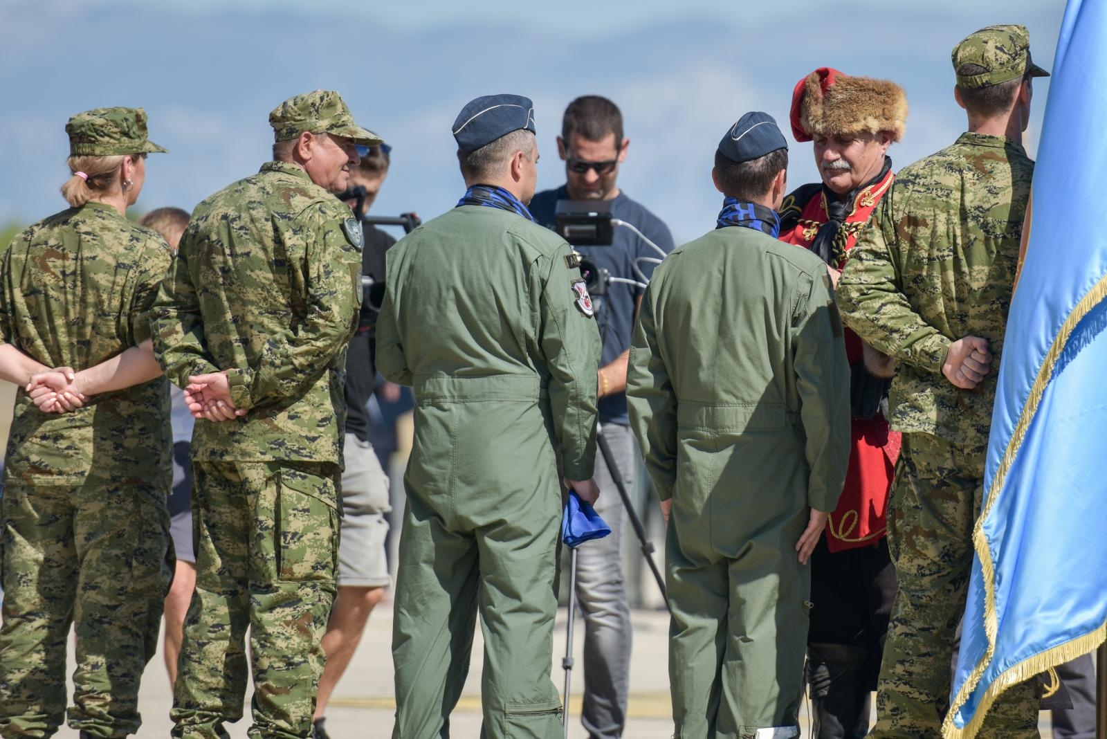 Svečanost povodom završetka obuke pilota na helikopterima OH-58D Kiowa Warrior Svečanost povodom završetka obuke pilota na helikopterima OH-58D Kiowa Warrior