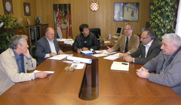 Paški županijski vijećnici i Bukša (Foto: J. Portada)