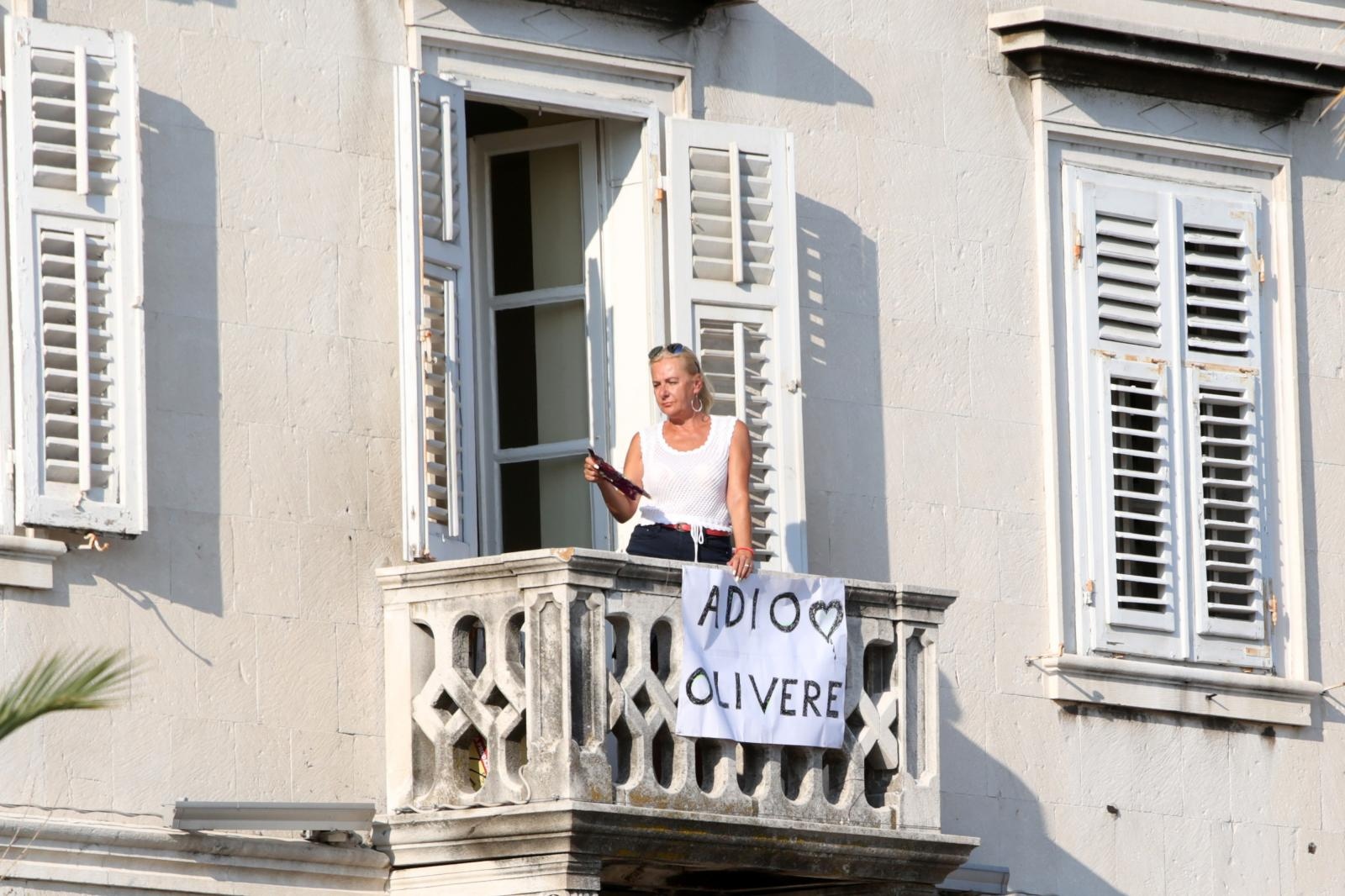 Split dostojanstveno na posljednju plovidbu ispratio legendu Olivera Dragojevića