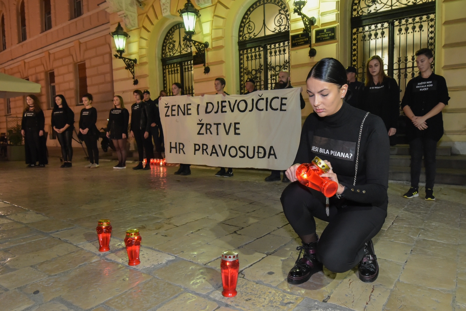 Klub studenata Antifijaka organizirao mirni prosvijed ispred Županijskog suda u Zadru