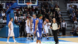 KK Zadar – Real Madrid, umirovljenje dresova 10 (Giuseppe Giergia) i 11 (Kresimir Cosic), Foto; Mladen Malik KK Zadar – Real Madrid, umirovljenje dresova 10 (Giuseppe Giergia) i 11 (Kresimir Cosic), Foto; Mladen Malik