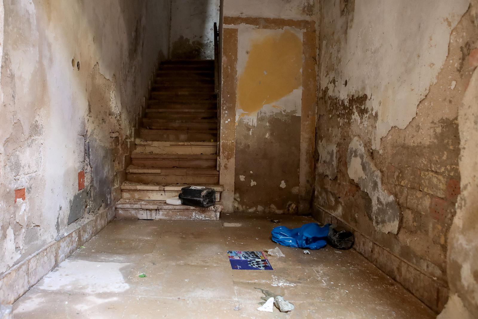 Obrovac: Poplava se polako povlači, stanovnici spašavaju stvari iz domova