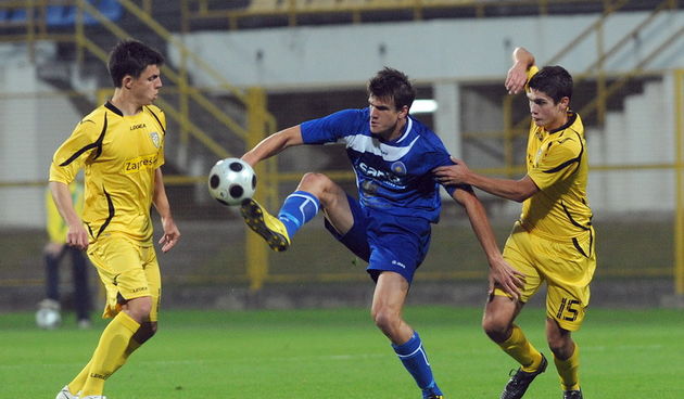 Zapresic, 151010.
Stadion NK Inter, 1. HNL, 11. kolo, seniori, susret NK Inter i NK Zadar.
Na slici: Stjepan Babic 12, Ivan Santini 19, Ivan Herceg 15.
Foto: Damir Krajac / CROPIX