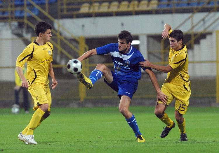 Zapresic, 151010.
Stadion NK Inter, 1. HNL, 11. kolo, seniori, susret NK Inter i NK Zadar.
Na slici: Stjepan Babic 12, Ivan Santini 19, Ivan Herceg 15.
Foto: Damir Krajac / CROPIX Zapresic, 151010.
Stadion NK Inter, 1. HNL, 11. kolo, seniori, susret NK Inter i NK Zadar.
Na slici: Stjepan Babic 12, Ivan Santini 19, Ivan Herceg 15.
Foto: Damir Krajac / CROPIX