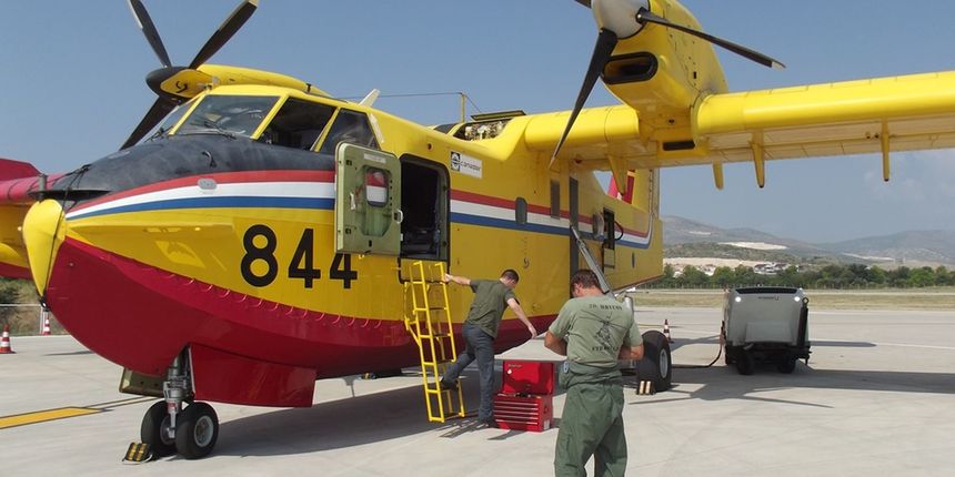 U Zemuniku i Splitu pregledi i priprema protupožarnih aviona