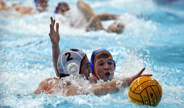 Zadar, 191209.
U Zadru se danas i sutra odrzava kvalifikacijski turnir Kupa Hrvatske u vaterpolu.
Utakmica VK Jug (bijeli) – VK Mornar (plavi).
Foto: Jure Miskovic / CROPIX