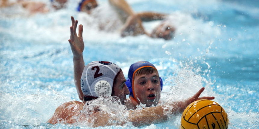 Zadar, 191209.
U Zadru se danas i sutra odrzava kvalifikacijski turnir Kupa Hrvatske u vaterpolu.
Utakmica VK Jug (bijeli) – VK Mornar (plavi).
Foto: Jure Miskovic / CROPIX