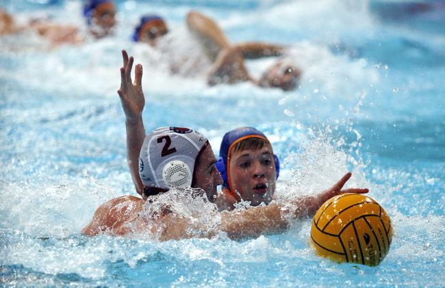 Zadar, 191209.
U Zadru se danas i sutra odrzava kvalifikacijski turnir Kupa Hrvatske u vaterpolu.
Utakmica VK Jug (bijeli) – VK Mornar (plavi).
Foto: Jure Miskovic / CROPIX