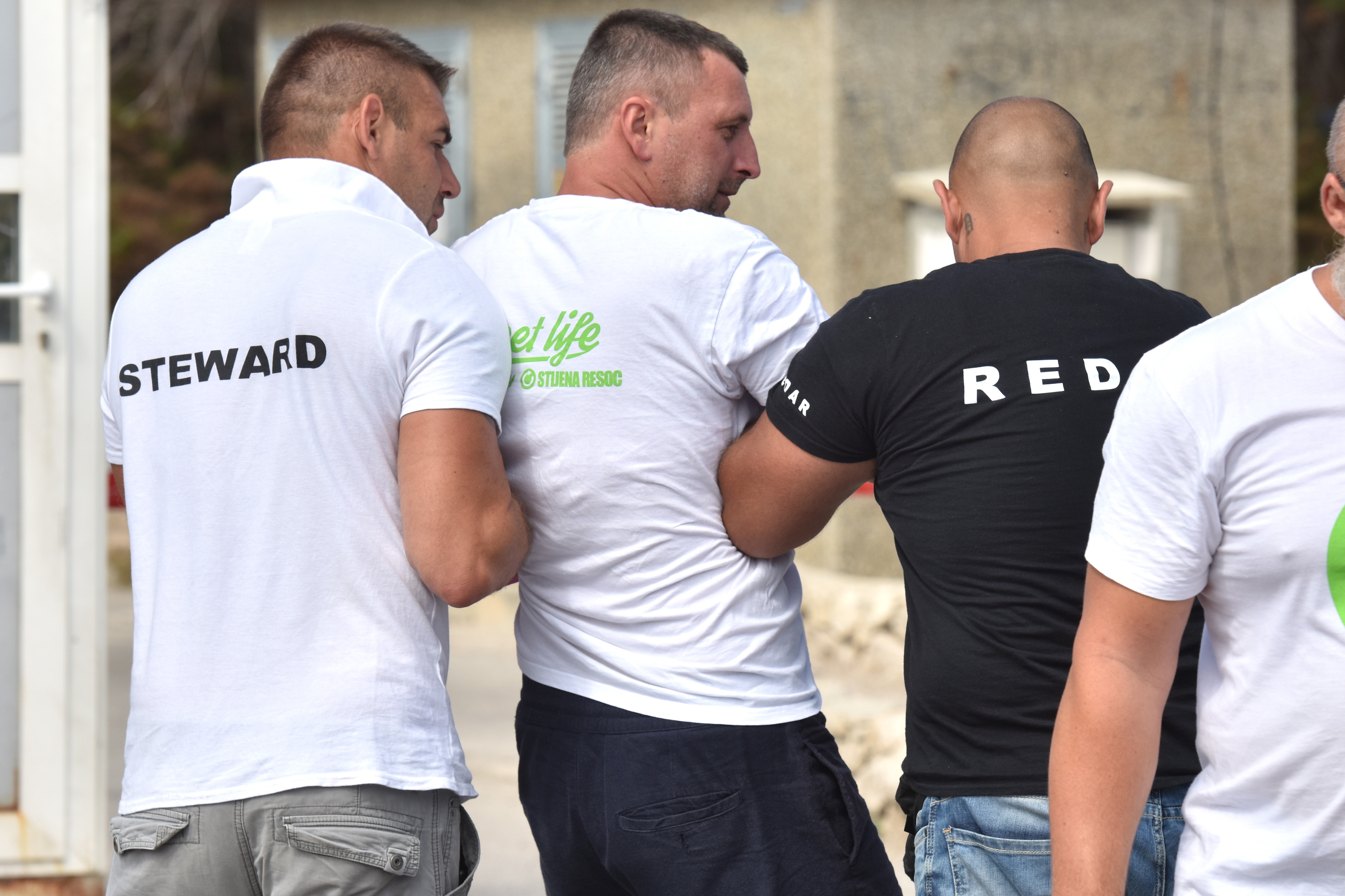 Okršaj kod Zrća: redari opet otjerali udrugu bivših ovisnika