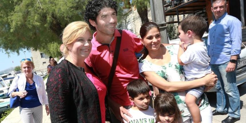 Kaštel Lukšić: Kolinda Grabar-Kitarović obišla Muzej grada Kaštela u dvorcu Vitturi Kaštel Lukšić: Kolinda Grabar-Kitarović obišla Muzej grada Kaštela u dvorcu Vitturi