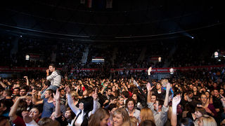 Karlovacko live: Halid Beslic i Crvena jabuka u dvorani Kresimir Cosic u Zadru, Foto: Leo Banic Karlovacko live: Halid Beslic i Crvena jabuka u dvorani Kresimir Cosic u Zadru, Foto: Leo Banic