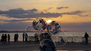 Zadar: Turisti uživaju u zalasku sunca