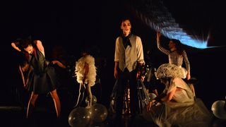 Dragon teatar- “POE – Nikad više”, foto: Iva Perinčić Dragon teatar- “POE – Nikad više”, foto: Iva Perinčić