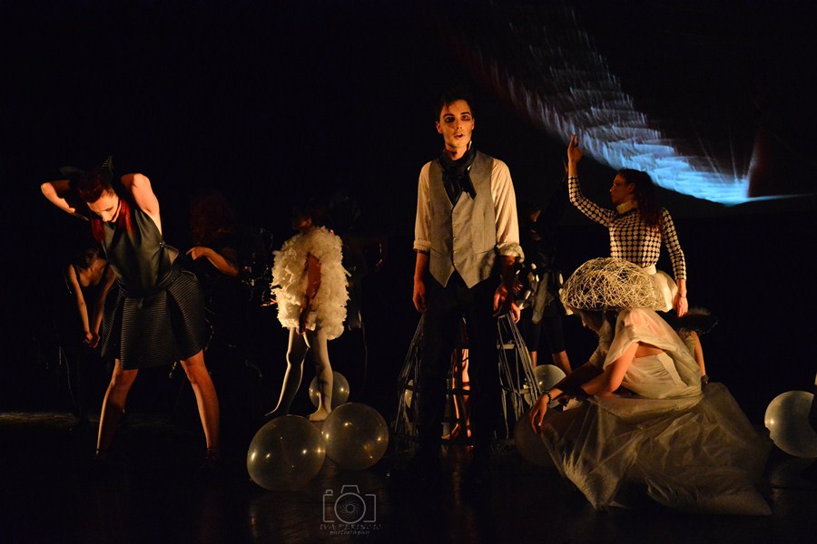 Dragon teatar- “POE – Nikad više”, foto: Iva Perinčić Dragon teatar- “POE – Nikad više”, foto: Iva Perinčić