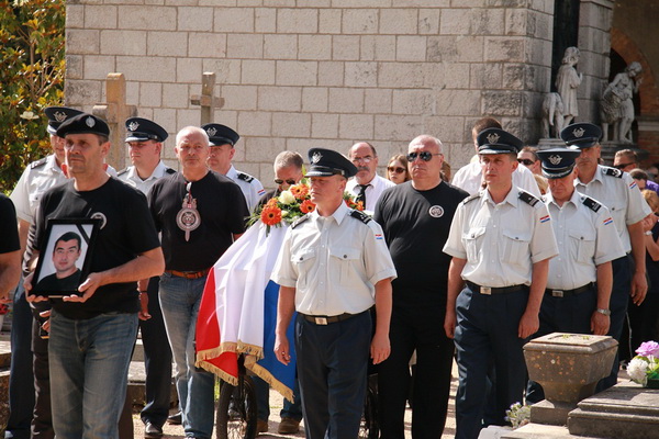 Posljednji ispraćaj zadarskog fotografa i umirovljenog satnika HV-a, Roberta Lerge na Gradskom groblju Zadar