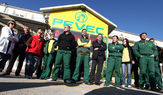 Na fotografiji: radnici Peveca u Zadru Foto : Vladimir Ivanov / CROPIX