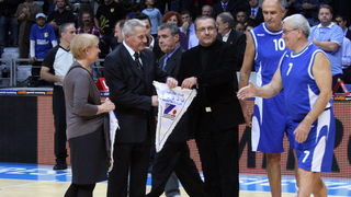 KK Zadar – Real Madrid, umirovljenje dresova 10 (Giuseppe Giergia) i 11 (Kresimir Cosic), Foto; Mladen Malik KK Zadar – Real Madrid, umirovljenje dresova 10 (Giuseppe Giergia) i 11 (Kresimir Cosic), Foto; Mladen Malik