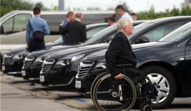 Stopostotni vojni invalidi iz HV-a dobili automobile, Foto: HINA
