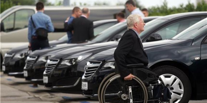 Stopostotni vojni invalidi iz HV-a dobili automobile, Foto: HINA Stopostotni vojni invalidi iz HV-a dobili automobile, Foto: HINA