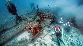 Zadarski podvodni arheolozi na istraživanju ostataka potopljenog aviona kod Visa Zadarski podvodni arheolozi na istraživanju ostataka potopljenog aviona kod Visa