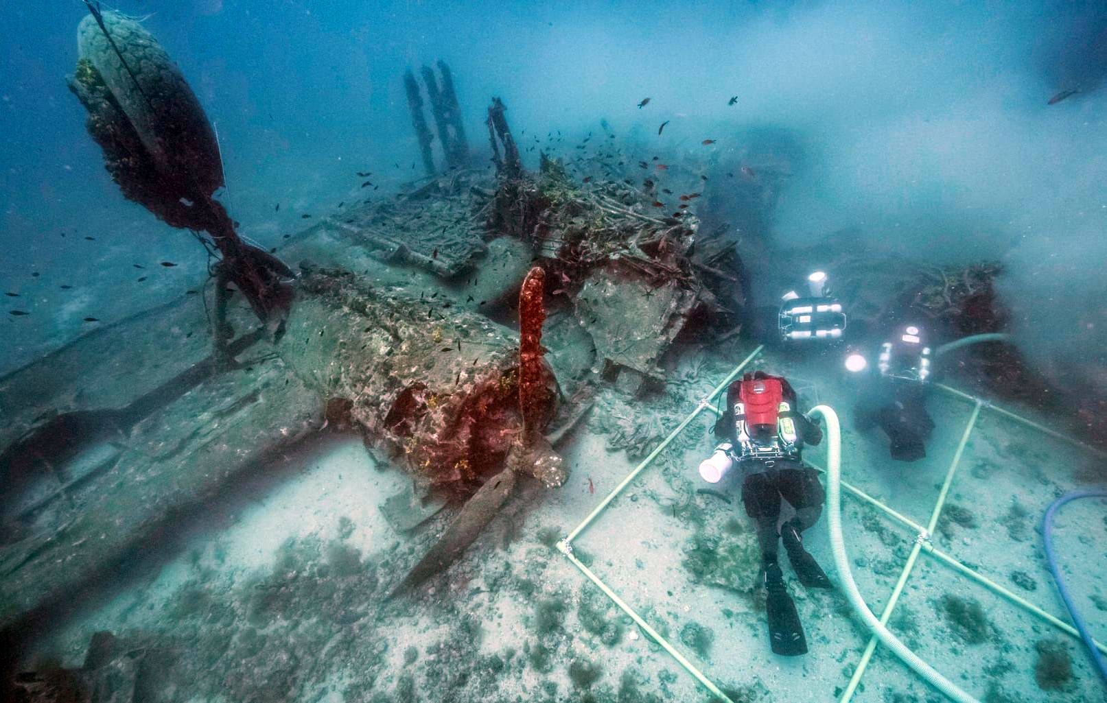 Zadarski podvodni arheolozi na istraživanju ostataka potopljenog aviona kod Visa Zadarski podvodni arheolozi na istraživanju ostataka potopljenog aviona kod Visa