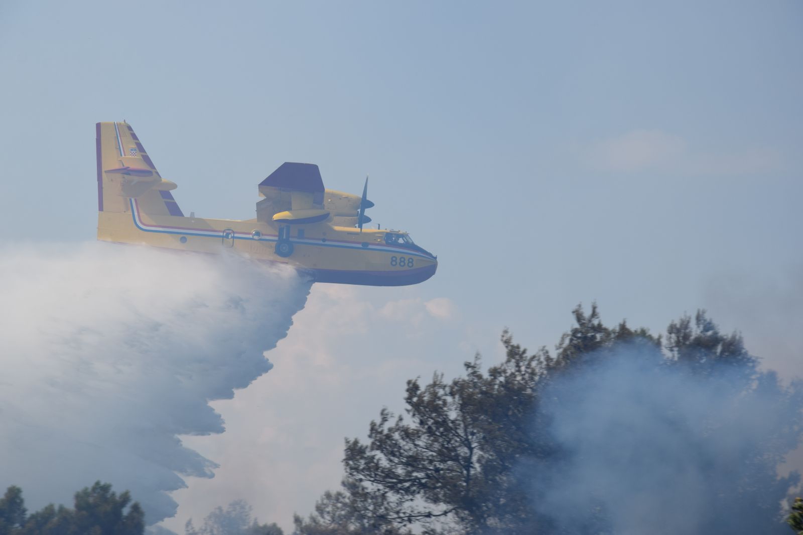Zračne i kopnene snage gase požar kod Kožina Zračne i kopnene snage gase požar kod Kožina