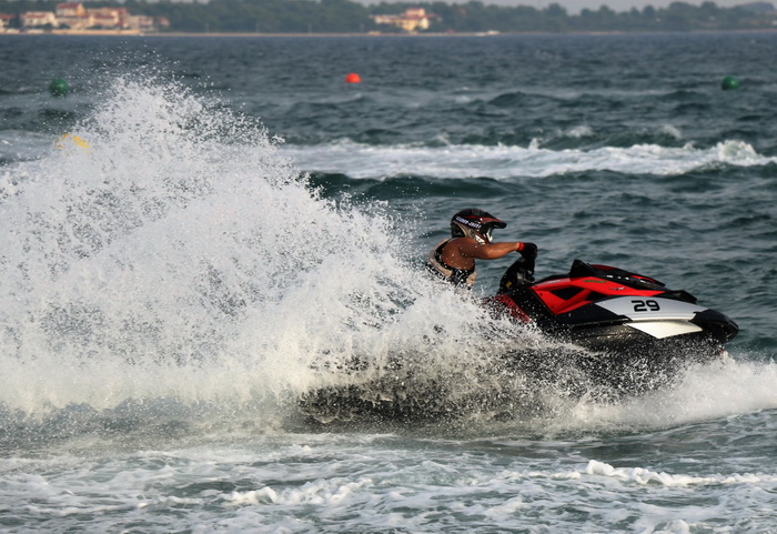 Vir: Slobodan trening na plaži Jadro pred utrke Alpe Adria Jest Ski Toura. Foto: Kažimir Škrbić/Virski list