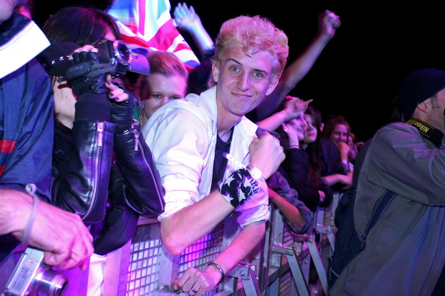 Zagreb, 220610.
Na Jarunu se od 21.-23.06. odrzava glazbeni spektakl T-Mobile INmusic festival na kojem ce nastupiti mnogobrojni izvodjaci kako iz zemlje tako i svijeta.
Danas se odrzao drugi dan.
Na slici: Billy Idol fan.
Foto: Neja Markicevic / CROPIX Zagreb, 220610.
Na Jarunu se od 21.-23.06. odrzava glazbeni spektakl T-Mobile INmusic festival na kojem ce nastupiti mnogobrojni izvodjaci kako iz zemlje tako i svijeta.
Danas se odrzao drugi dan.
Na slici: Billy Idol fan.
Foto: Neja Markicevic / CROPIX