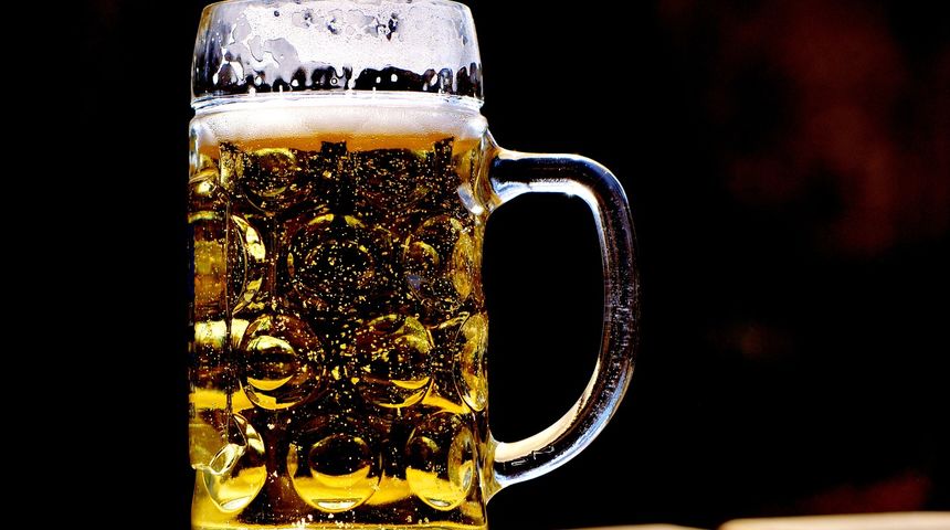 pivo alkohol čaša pivo alkohol čaša