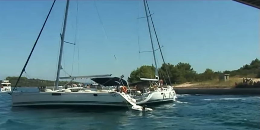 Katamaran i jedrilica u razmaku od sata zapeli jarbolima za most Mali Ždrelac Katamaran i jedrilica u razmaku od sata zapeli jarbolima za most Mali Ždrelac