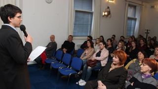 Nekoliko fotografija s književne večeri s Damirom Karakašem. Danas je poznat i priznat hrvatski autor, a nekad je preživljavao na ulicama Pariza svirajući harmoniku…(FOTO: gkzd.hr) Nekoliko fotografija s književne večeri s Damirom Karakašem. Danas je poznat i priznat hrvatski autor, a nekad je preživljavao na ulicama Pariza svirajući harmoniku…(FOTO: gkzd.hr)