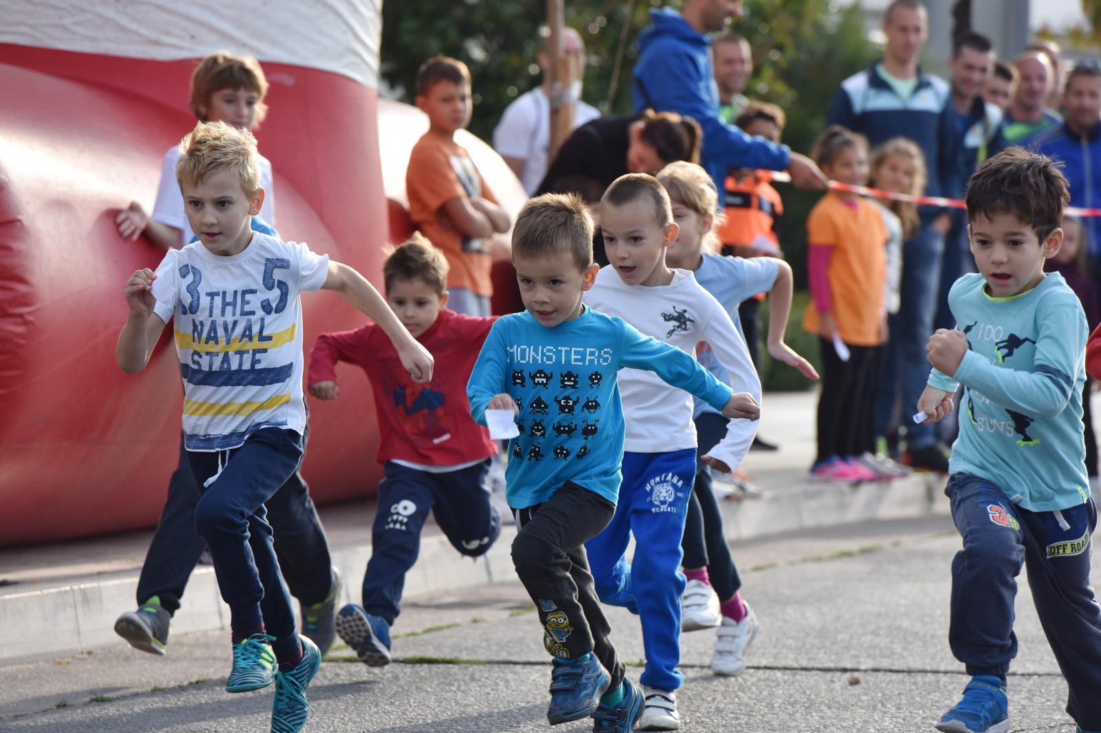 Šibenik: Dječja te utrke Šibenskih deset & Draženova četvorka povodom 53. rođendana Dražena Petrovića Šibenik: Dječja te utrke Šibenskih deset & Draženova četvorka povodom 53. rođendana Dražena Petrovića