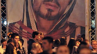 Skopje, 061011.
Fanovi megazvijezde Tose Proeskog i dalje obiljezavaju 5 listopad, dan kada je odrzao svoj posljednji koncert u Skopju.Tim se povodom na trgu ‘Makedonija’ u Skopju odrzala tradicionalna manifestacija ‘Zvjezdano nebo za Tosu’ koja je tra Skopje, 061011.
Fanovi megazvijezde Tose Proeskog i dalje obiljezavaju 5 listopad, dan kada je odrzao svoj posljednji koncert u Skopju.Tim se povodom na trgu ‘Makedonija’ u Skopju odrzala tradicionalna manifestacija ‘Zvjezdano nebo za Tosu’ koja je tra