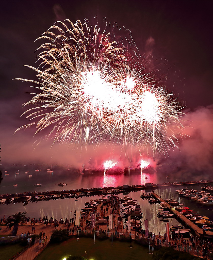 Biogradska noć 2017: Spektakularni vatromet Biogradska noć 2017: Spektakularni vatromet