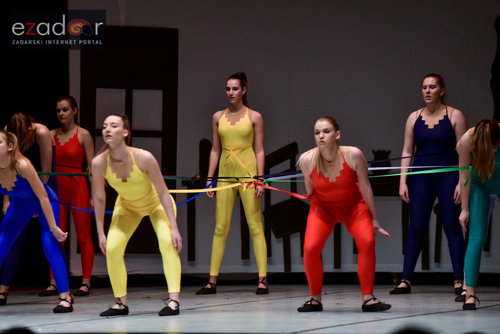 Predstava “Odgojoj” Plesne udruge Gesta u HNK Zadar