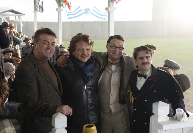 Beograd,071209.
Miroslav Ciro Blazevic na snimanju filma Montevideo bog te video, koji rezira Dragan Bjelogrlic. Radnja filma smjestena je u 1930. godinu i kvalifikacijsku utakmicu za odlazak na Svjetsko nogometno prvenstvo koje se odrazalo u Urugvaj.
S l