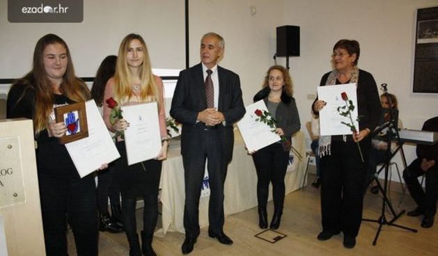 Dan volontera/Volonterska ruka