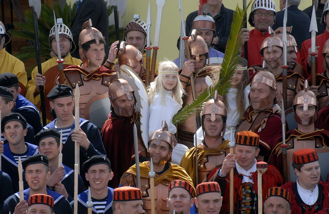 Metkovic, 050410.
Festival zudija, cuvara Kristova groba, u zupi sv. Nikole u Metkovicu.
Jubilarni deseti po redu vodicki festival Zudija Metkovic 2010, ove je godine odrzan u zupi Svetog Nikole na desnoj strani grada Metkovica uz sudjelovanje 24 skupine Metkovic, 050410.
Festival zudija, cuvara Kristova groba, u zupi sv. Nikole u Metkovicu.
Jubilarni deseti po redu vodicki festival Zudija Metkovic 2010, ove je godine odrzan u zupi Svetog Nikole na desnoj strani grada Metkovica uz sudjelovanje 24 skupine
