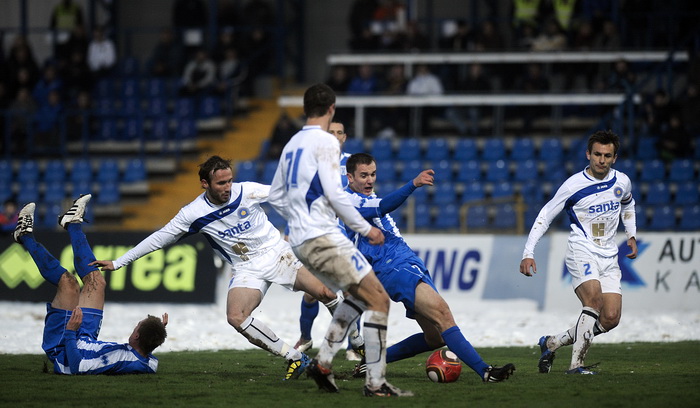 Karlovac, 271110.
Gradski stadion Karlovac
Nogometna utakmica 17. kola Prve HNL izmedju NK Karlovac i NK Zadar.
Na slici: detalj s utakmice
Foto: Sime Sokota / CROPIX Karlovac, 271110.
Gradski stadion Karlovac
Nogometna utakmica 17. kola Prve HNL izmedju NK Karlovac i NK Zadar.
Na slici: detalj s utakmice
Foto: Sime Sokota / CROPIX