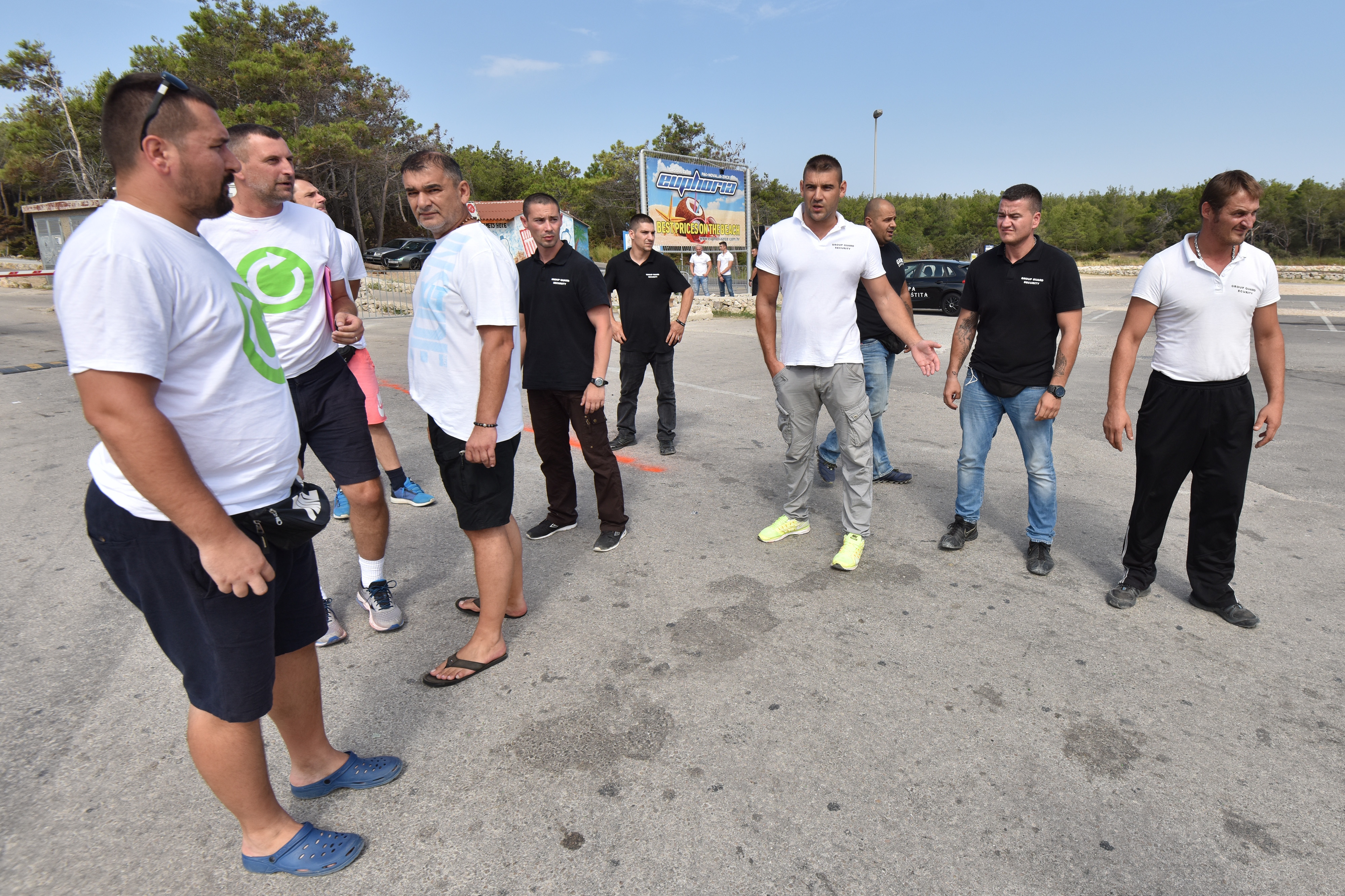 Okršaj kod Zrća: redari opet otjerali udrugu bivših ovisnika