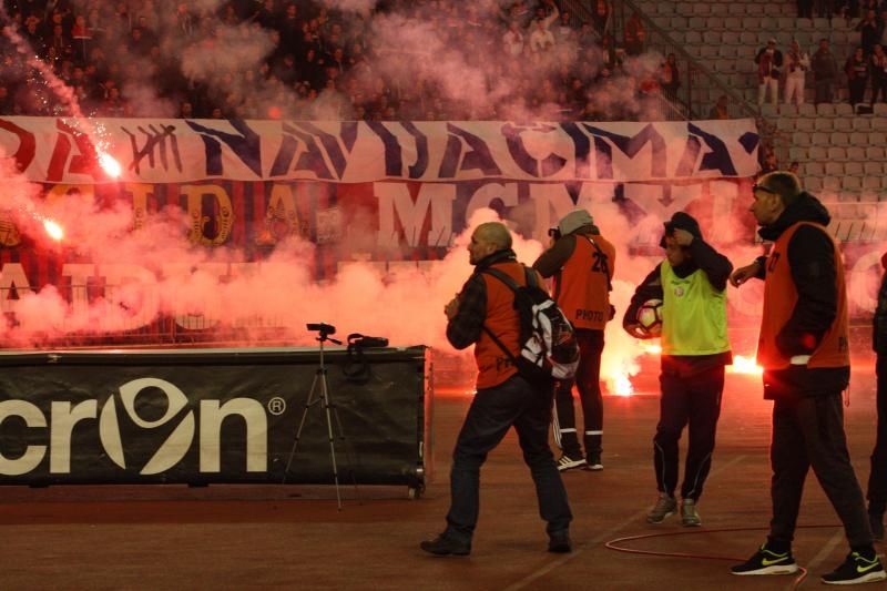 Bakljada i neredi na utakmici Hajduk – Dinamo