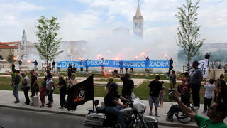 Zadar, 280511.
Odrzana je parada Harley Davidson motora izmedju Zadra i Biograda u kojoj je sudjelovalo vise tisuca motora. Oko 12 sati s Borika u Zadru krenula je kolona Harley Davidsona duga 4 kilometra koja se zaputila u Biograd gdje se odrzavaju dani Zadar, 280511.
Odrzana je parada Harley Davidson motora izmedju Zadra i Biograda u kojoj je sudjelovalo vise tisuca motora. Oko 12 sati s Borika u Zadru krenula je kolona Harley Davidsona duga 4 kilometra koja se zaputila u Biograd gdje se odrzavaju dani