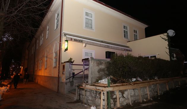 Ogulin: obiteljska kuća i kafić u kojem je iznenada preminuo 21-godišnjak