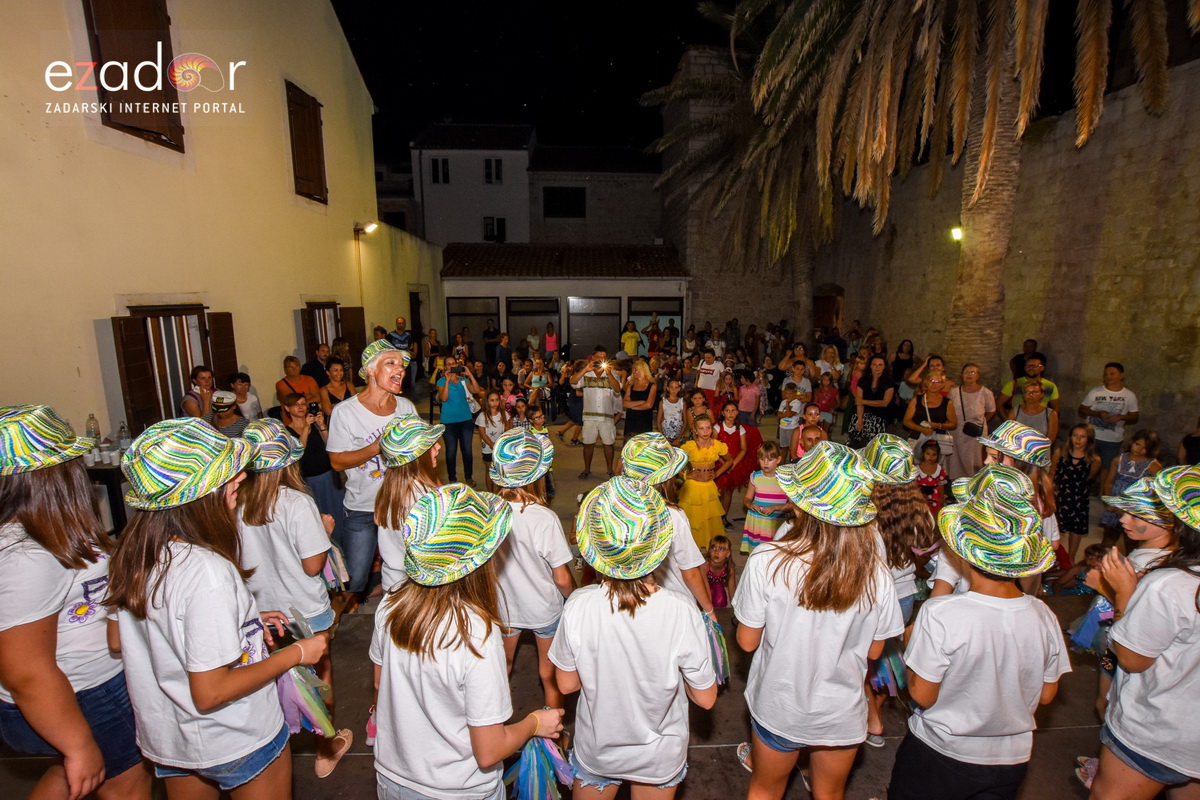 Dječjim karnevalskim danom započeo 59. Paški ljetni karneval