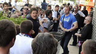 Sibenik, 050510.
Stadion Subicevac, Sibenik.
Druga utakmica finala Hrvatskog nogometnog Kupa.
Sibenik – Hajduk.
pred pocetak utakmice Josko Svagusa predsjednik Hajduka nicim izazvan prosetao je stekatom kafica sto je izazvalo reakciju torcide tako da su S